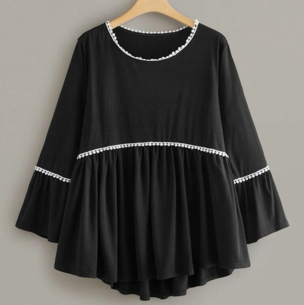 NWOT Binding Ruffle Hem Smock Tee